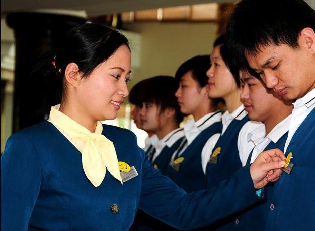 “小女孩”是做不好領(lǐng)班的！如何做一個(gè)優(yōu)秀的餐廳領(lǐng)班？