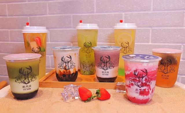鹿角戲更名傳因資本注入，茶飲品牌緣何受資本青睞？｜餐見