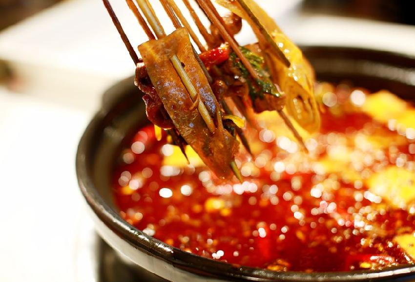 一串難求， 京城最火串串香，單店日賣2萬(wàn)串