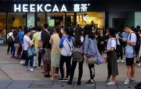 為啥店門口排隊的總是喜茶？不僅僅因為老板是90后！