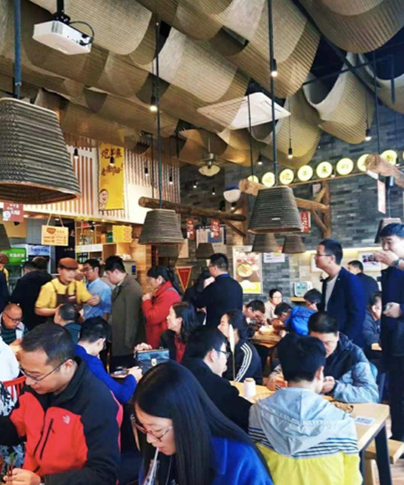 100多平的店面日收1.5萬，翻座達6次以上，憑什么？