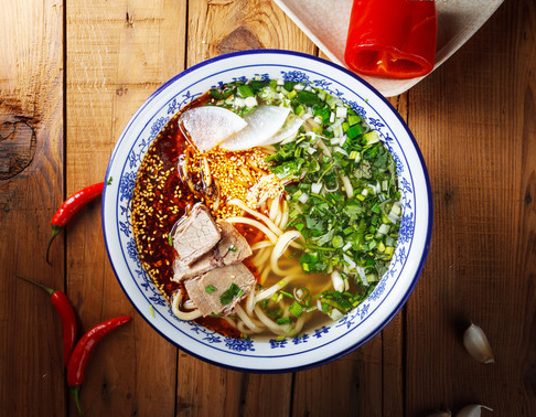 又一大新星牛肉拉面品牌橫空出世，名字叫做“筷三國(guó)”|餐飲界