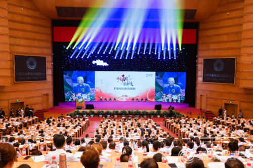  第六屆中國行業(yè)影響力品牌峰會，雅座CEO白昱對話央視康輝