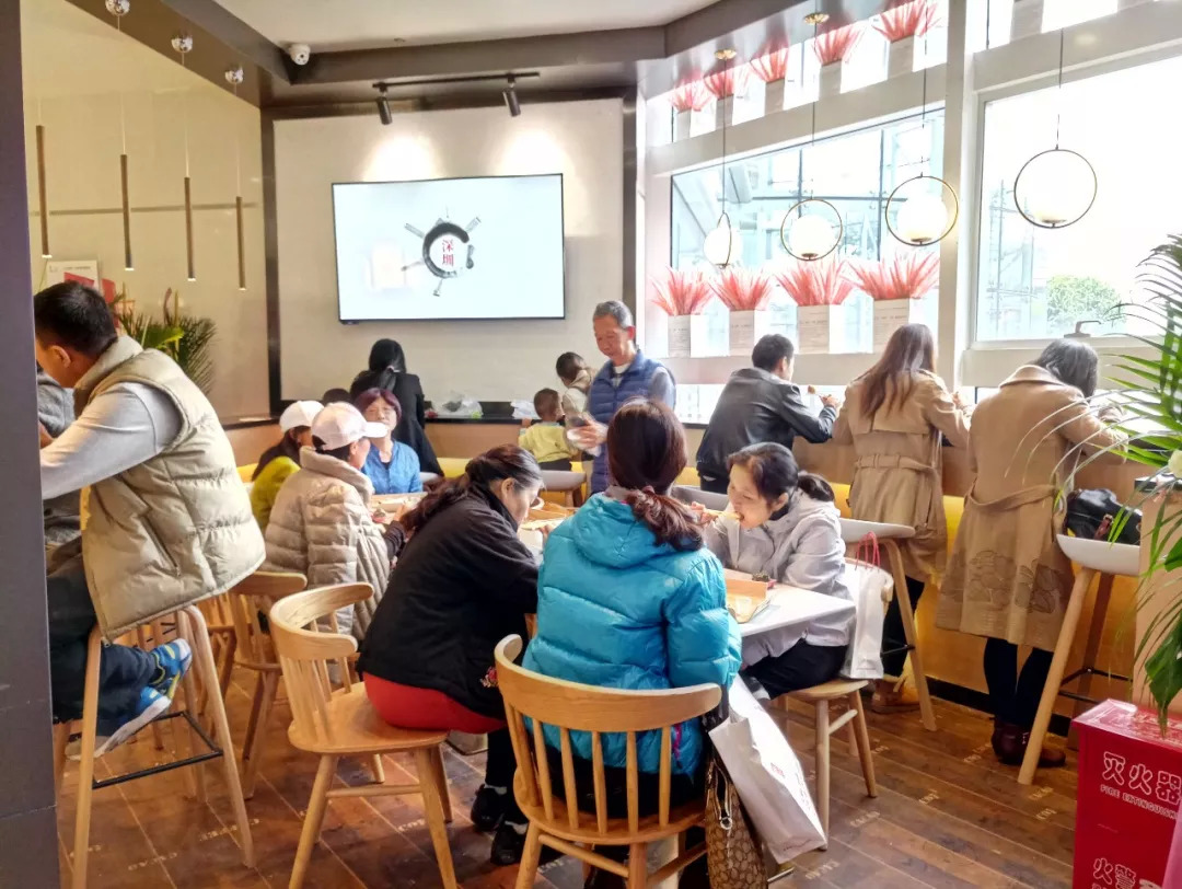 餐飲人：沒(méi)辦法，做餐飲就得這樣...