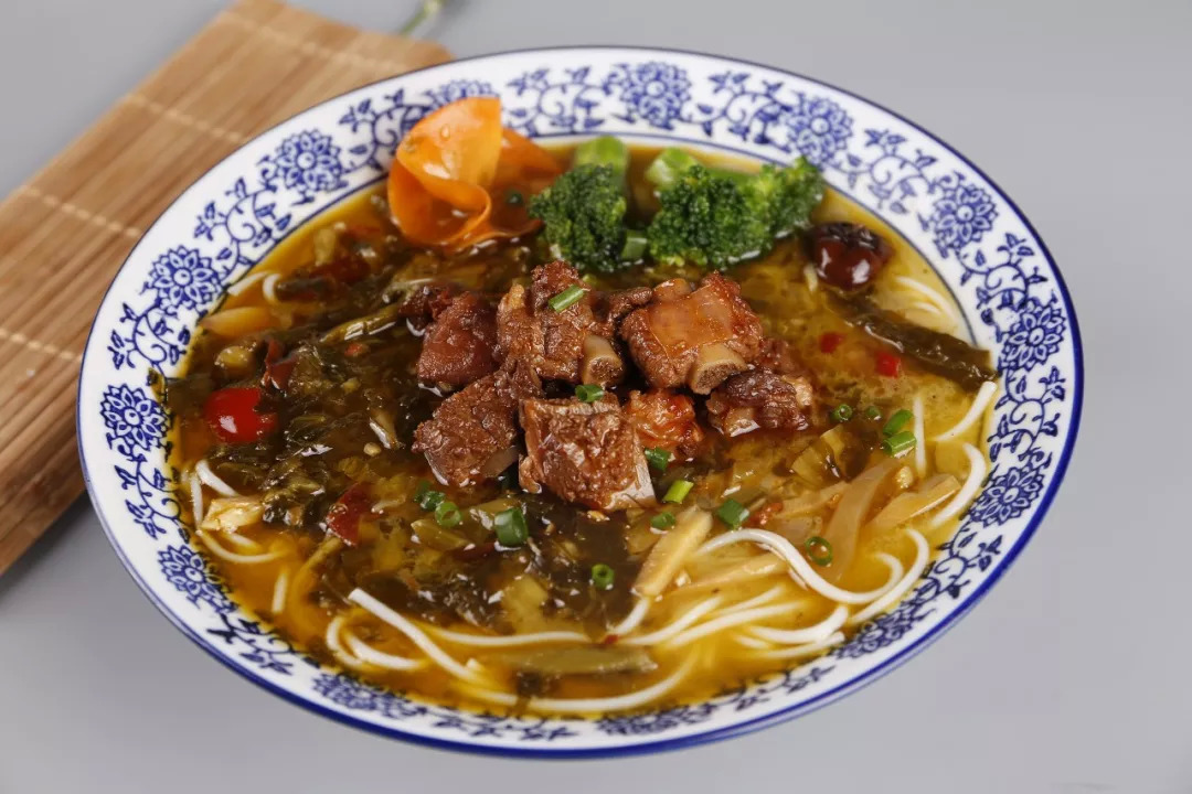 為什么摳門的餐飲老板容易賺大錢，大方的卻都關(guān)門了？