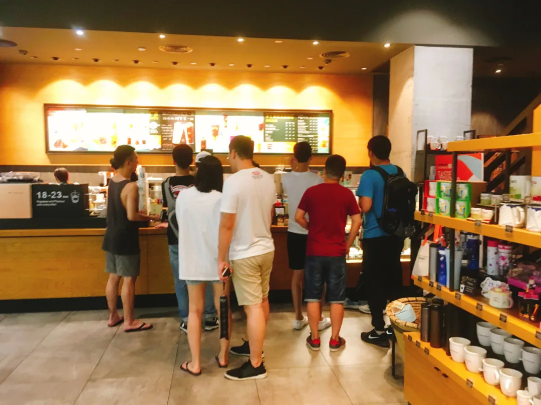 茶、咖不分家！喜茶與星巴克的成功有何共性？｜餐見|餐飲界