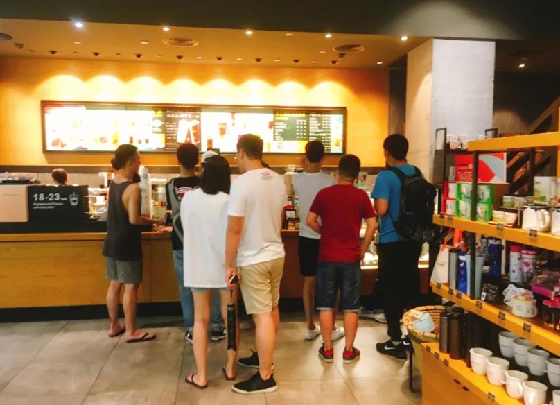 茶、咖不分家！喜茶與星巴克的成功有何共性？｜餐見