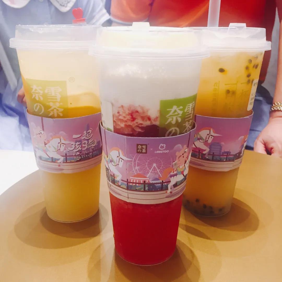 奈雪完成近億美金新融資；西貝因茶位費遭投訴；上海一男子因吃河豚成植物人