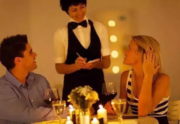 顧客要退菜，看4個不同服務(wù)員如何處理！