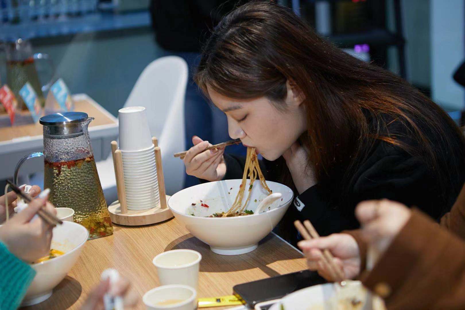 創(chuàng)新“智能面館”新賽道 ，數(shù)字化賦能掘金千億級(jí)面類市場(chǎng)|餐飲界