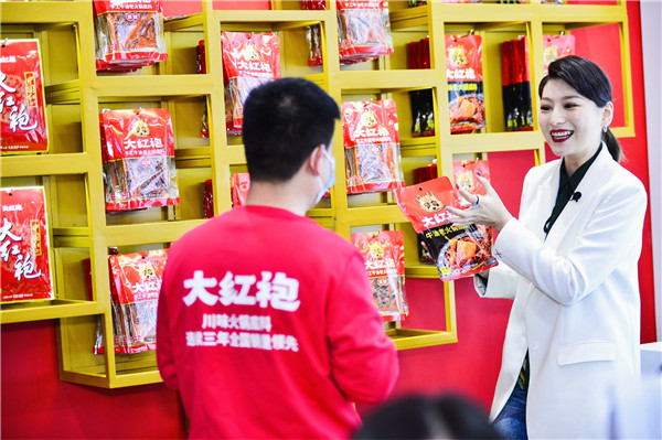 2噸巨型火鍋底料亮相！天味食品實力引爆春糖