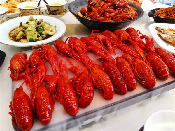 單場直播破20萬，抖音武漢美食人氣榜第1名，這家小龍蝦店是如何做到的？