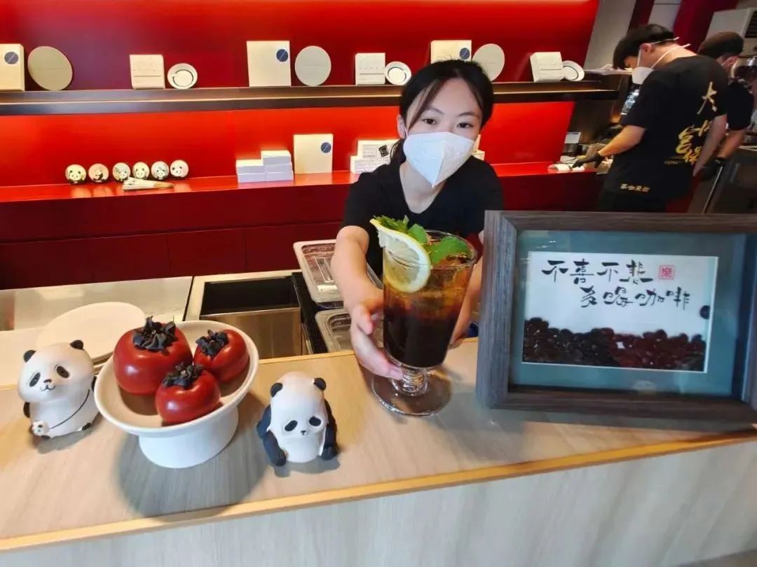 老字號布鞋內(nèi)聯(lián)升做咖啡，跨界咖啡這么卷了嗎？|餐飲界