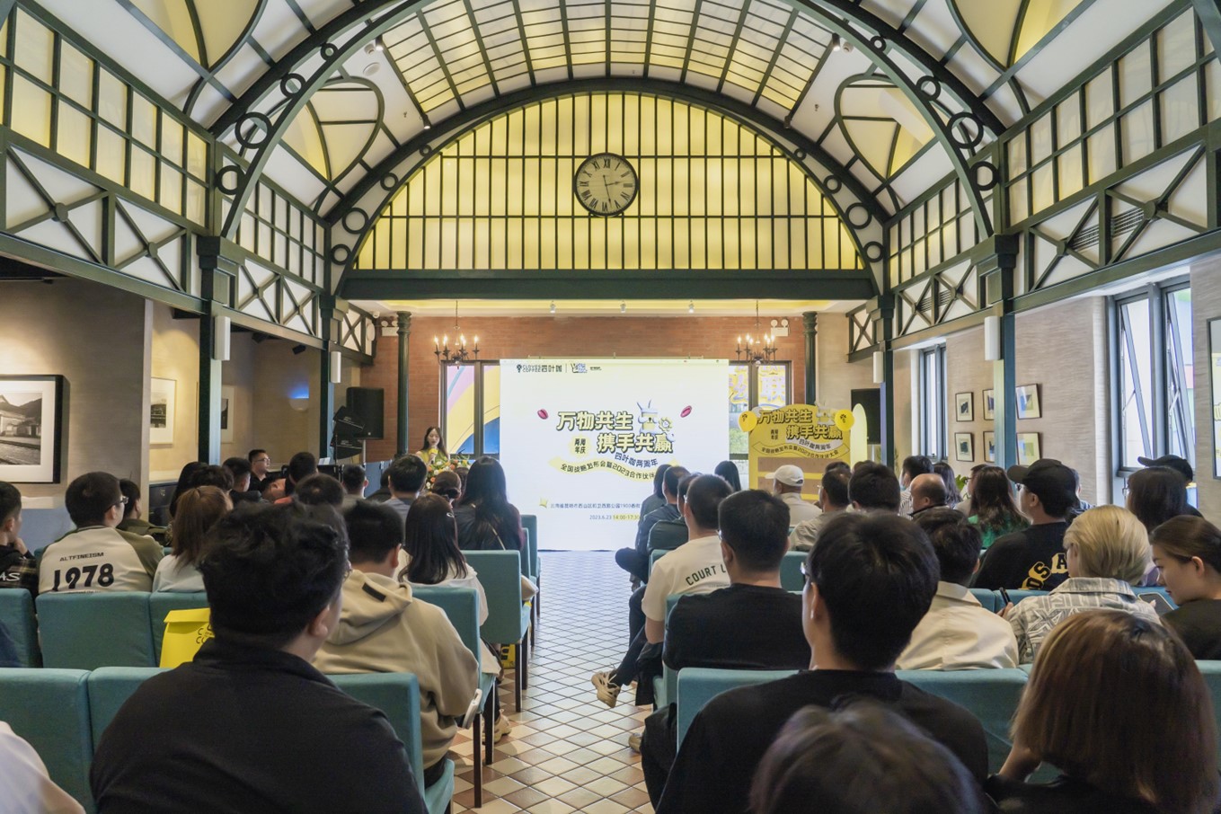 云南咖啡品牌四葉咖兩周年正式開放加盟，布局全國(guó)沖刺300家門店|餐飲界
