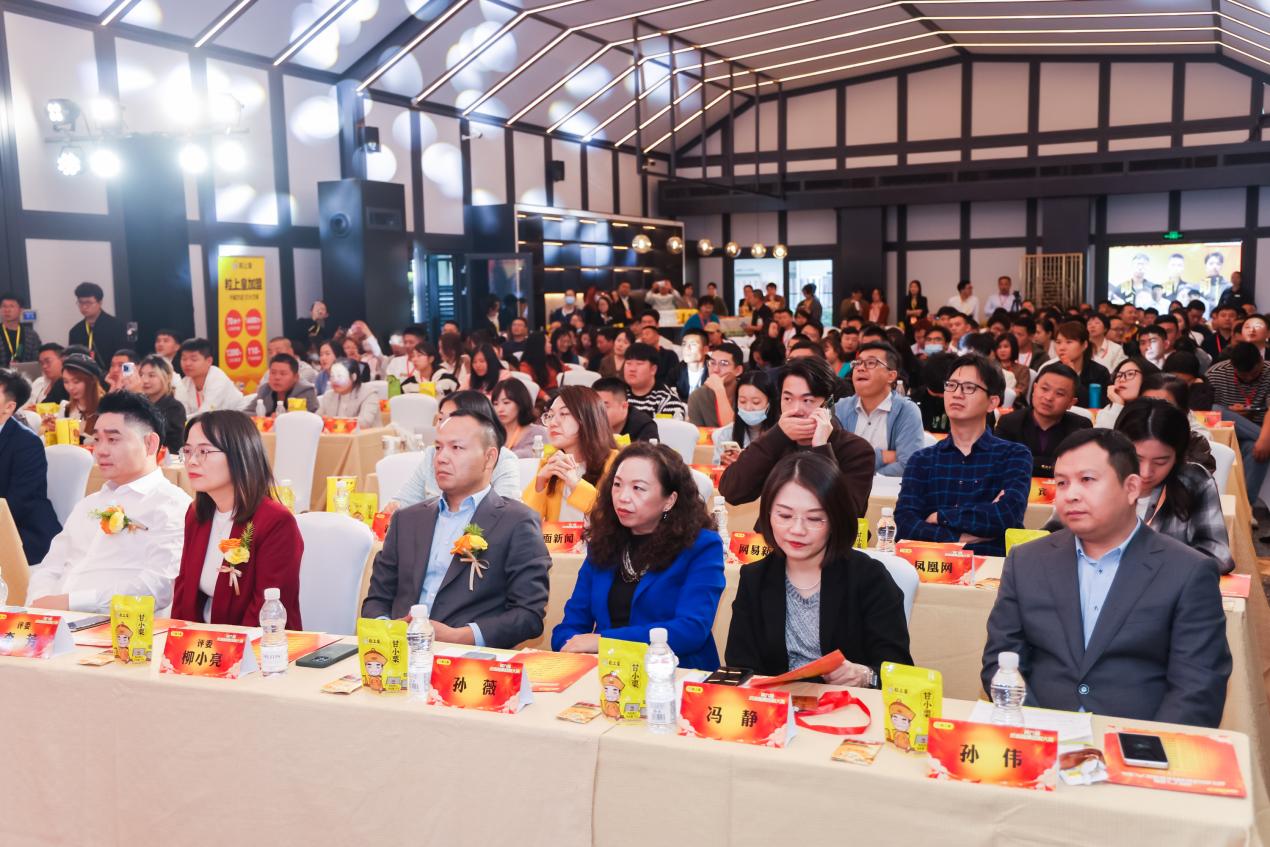 板栗界的“炒王”！上海小伙年炒20噸，勇奪板栗炒制大賽冠軍
