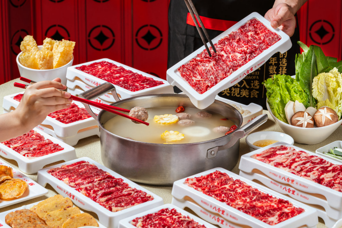 一人食火鍋“受害者”爆火后，八合里火鍋官方回應(yīng)來了|餐飲界