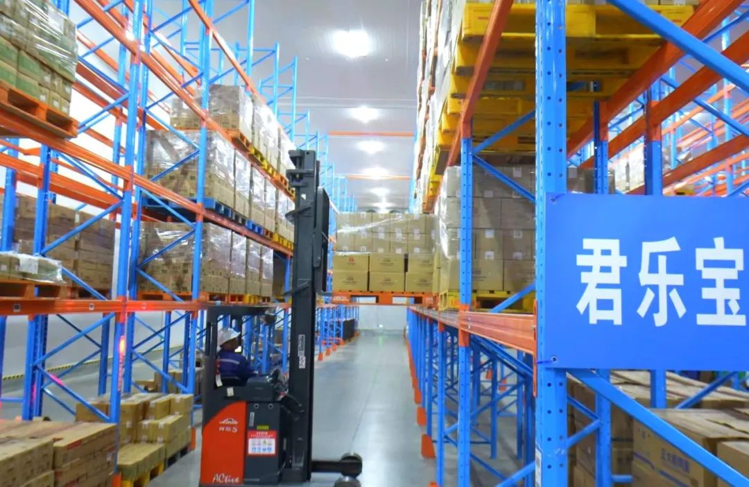 蜀?！辆龢?lè)寶戰(zhàn)略合作升級(jí)，打造全國(guó)極速冷鏈網(wǎng)，破解短保鮮奶配送難題