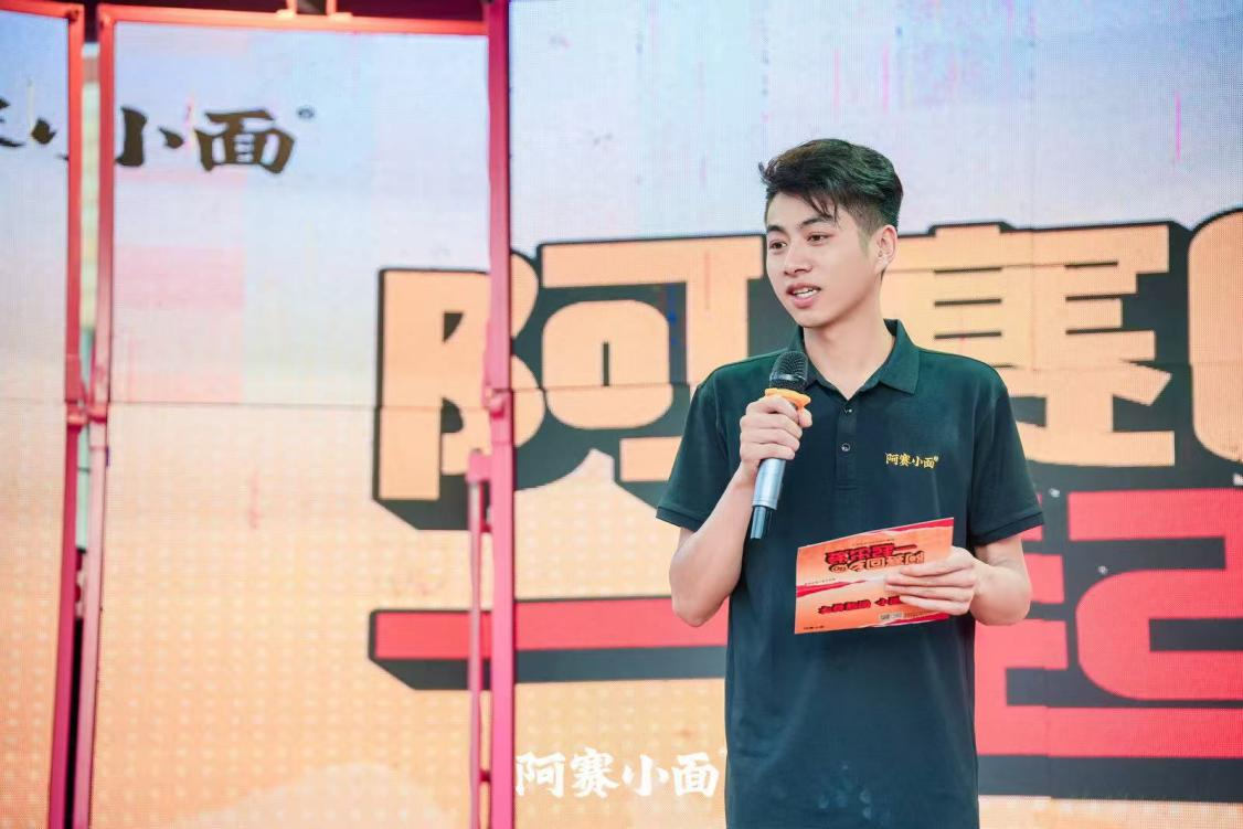 阿賽回鄉(xiāng)?一起出發(fā)！這場村里的發(fā)布會，藏著阿賽小面最動人的初心
